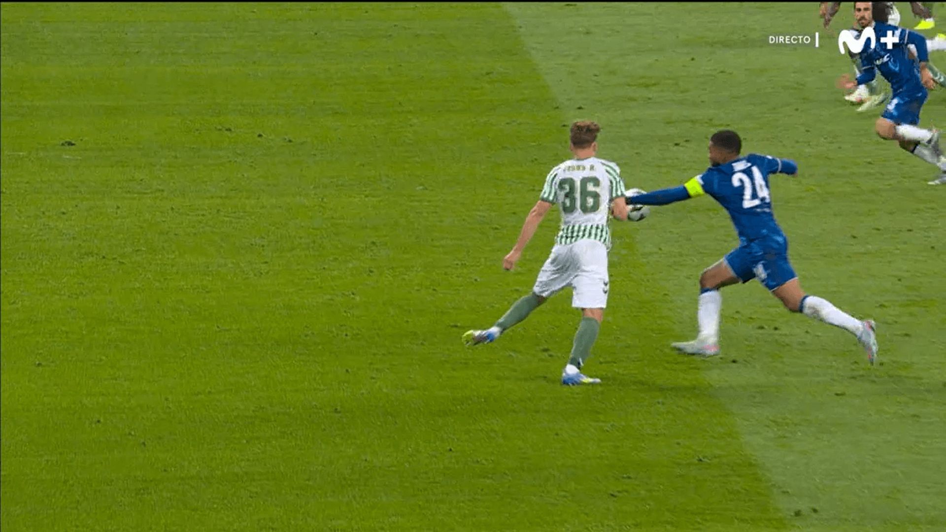  La mano de Reece James ante Jesús Rodríguez en el Betis-Chelsea.