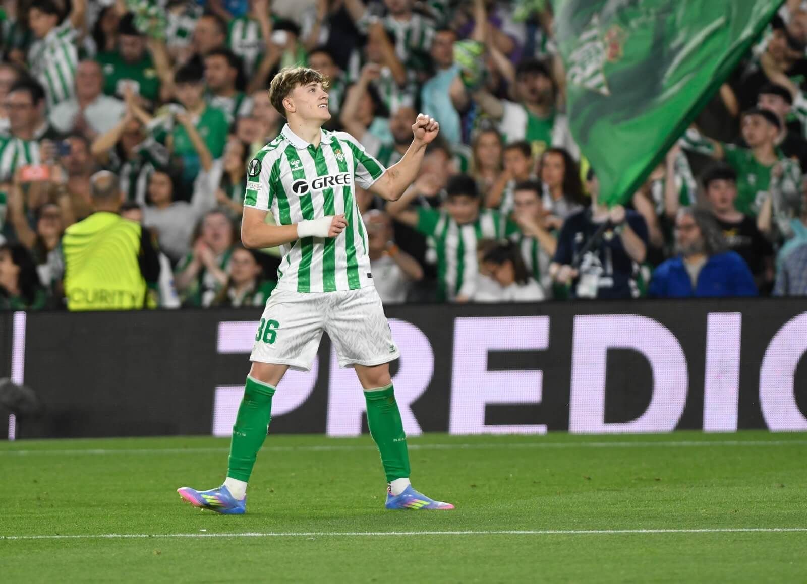 Jesús Rodríguez celebra su gol en el Betis-Jagiellonia.