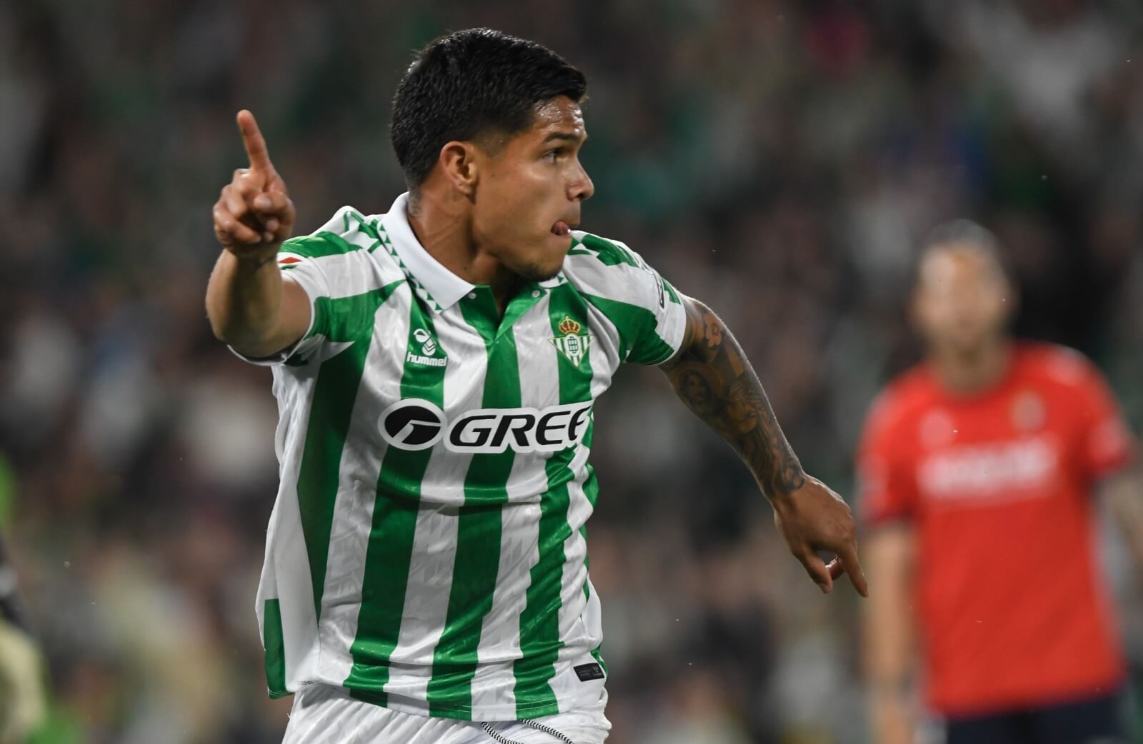 Cucho Hernández celebra su gol a Osasuna (Foto: Kiko Hurtado).