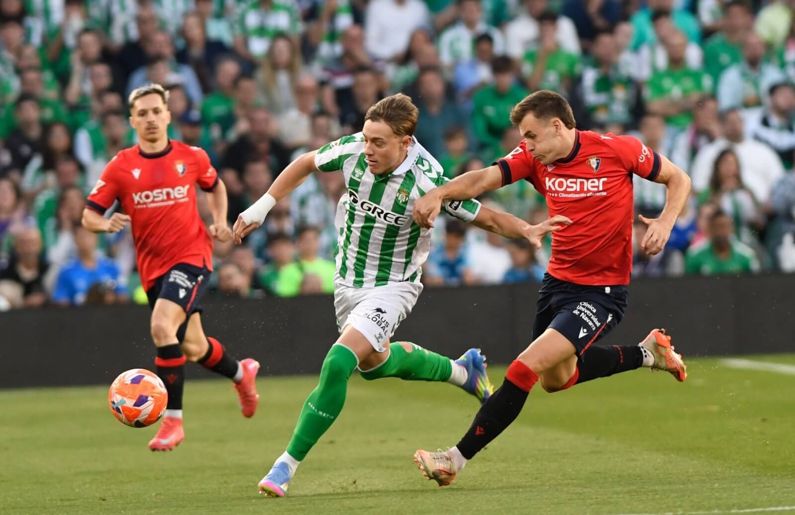 Jesús Rodríguez y Aimar Oroz, en el Betis-Osasuna.