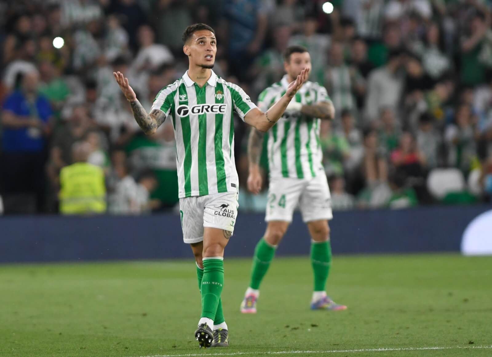 Antony celebra su gol en el Betis-Valencia.