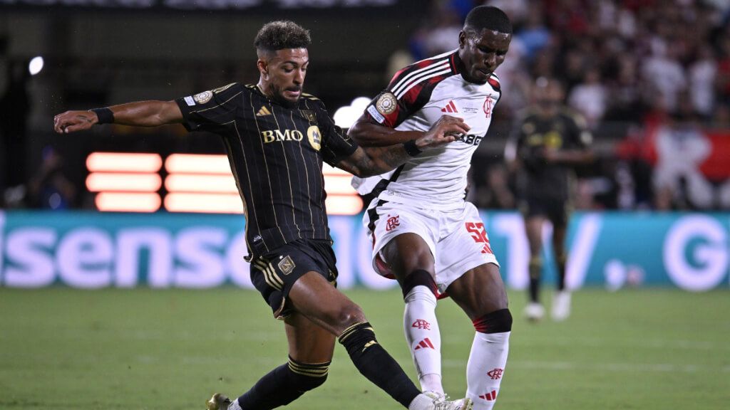 Bouanga y Evertton Araujo en el Flamengo - Los Angeles (Fuente: EFE)