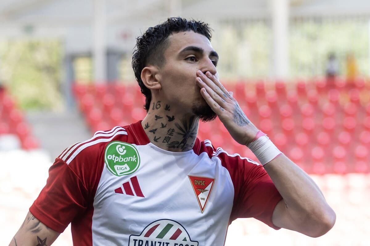  Brandon Domingues celebra un gol con el Debrecen.