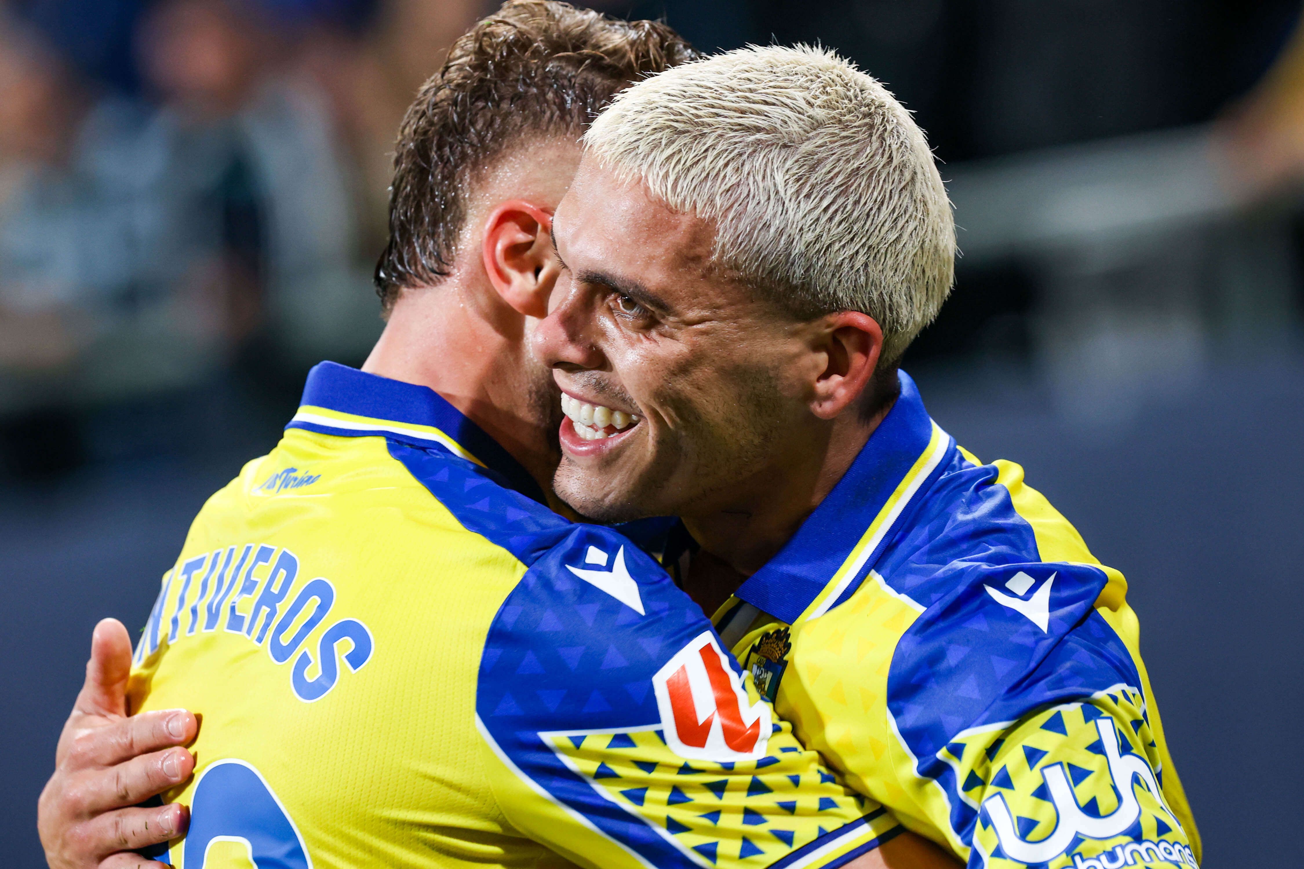 Brian Ocampo celebra un gol con el Cádiz.