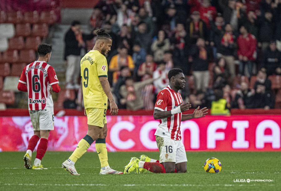 Caicedo celebra su gol en el Sporting-Almería.
