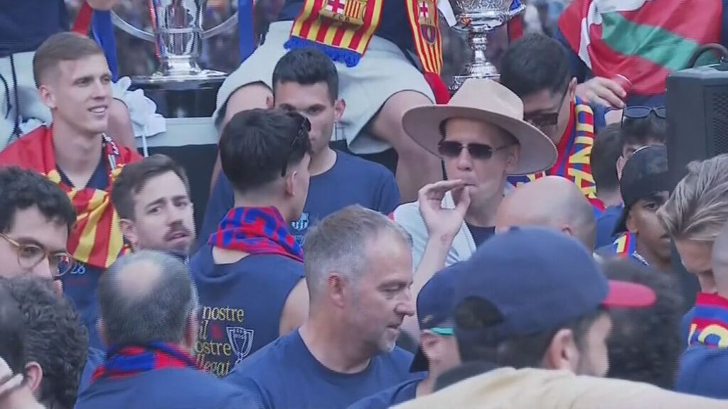 Szczesny fuma en la celebración del Barcelona (TV3)