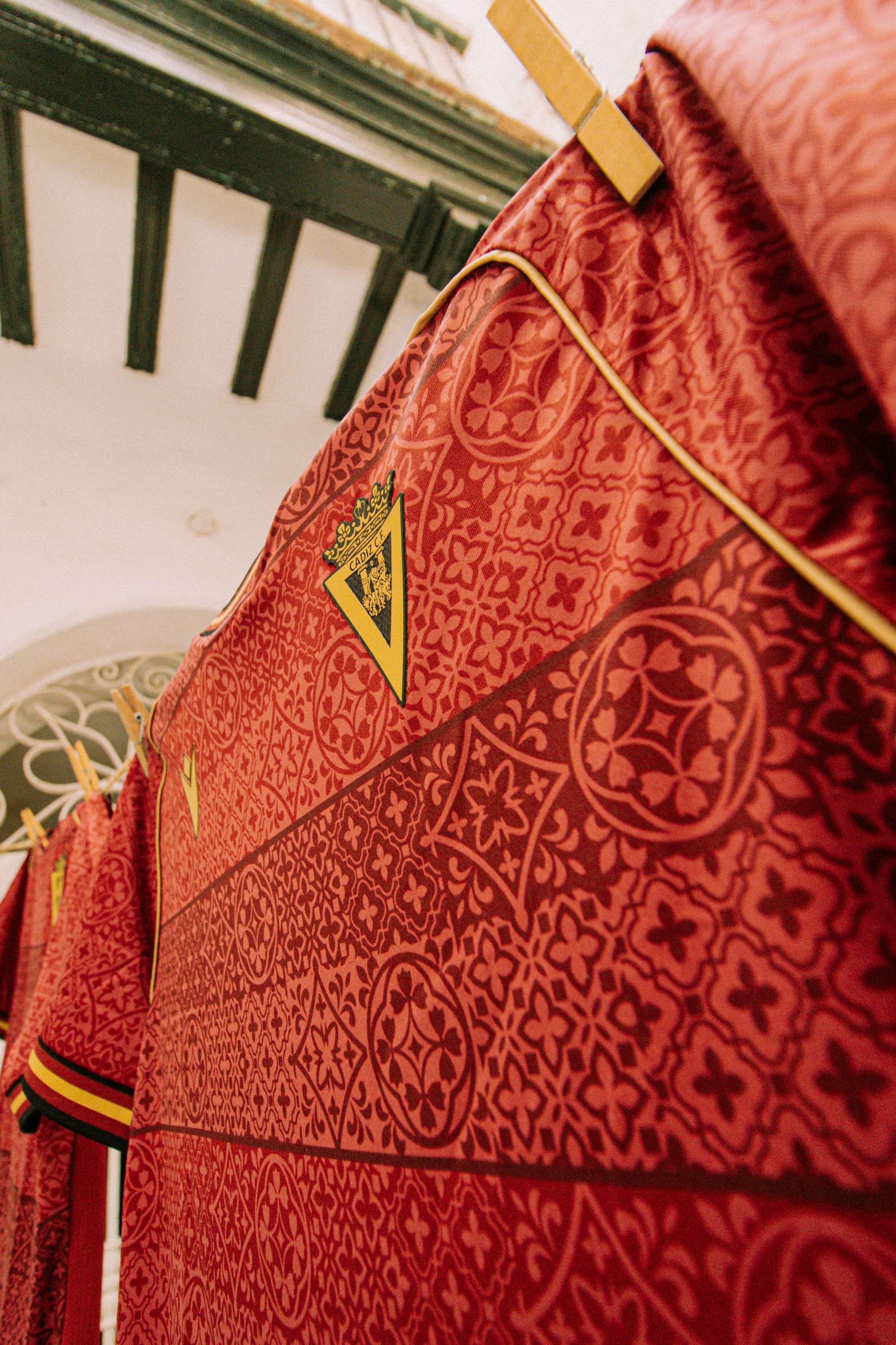  El detalle de la camiseta del Cádiz visitante 25/26.