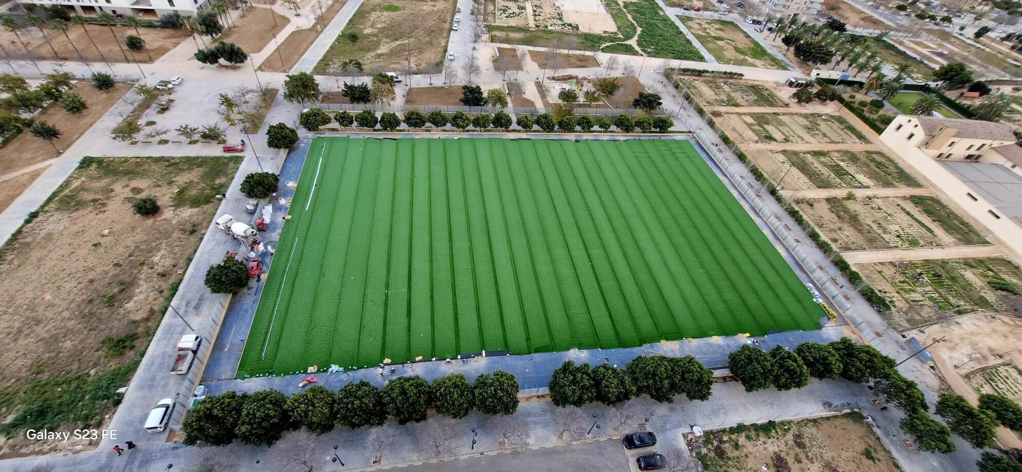 Campo de fútbol de La Torre nuevo tras ser devastado por la DANA