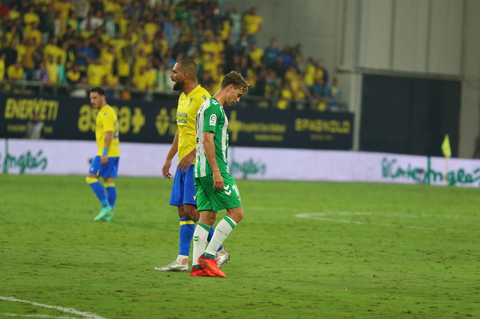 Canales, tras ser expulsado en el Cádiz-Betis.