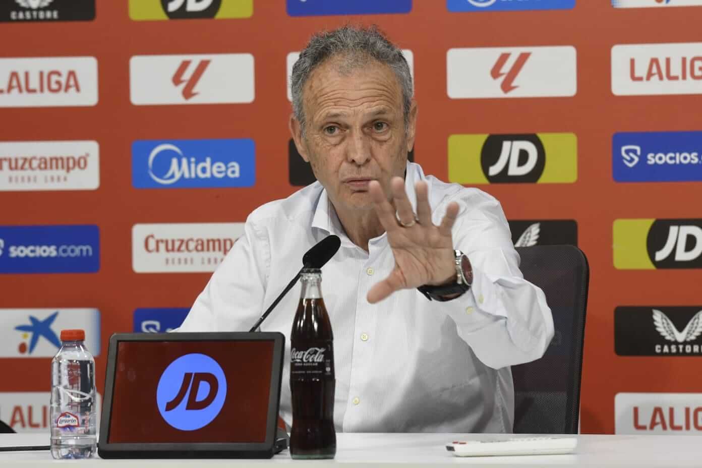  Joaquín Caparrós, en la rueda de prensa previa al Villarreal-Sevilla.