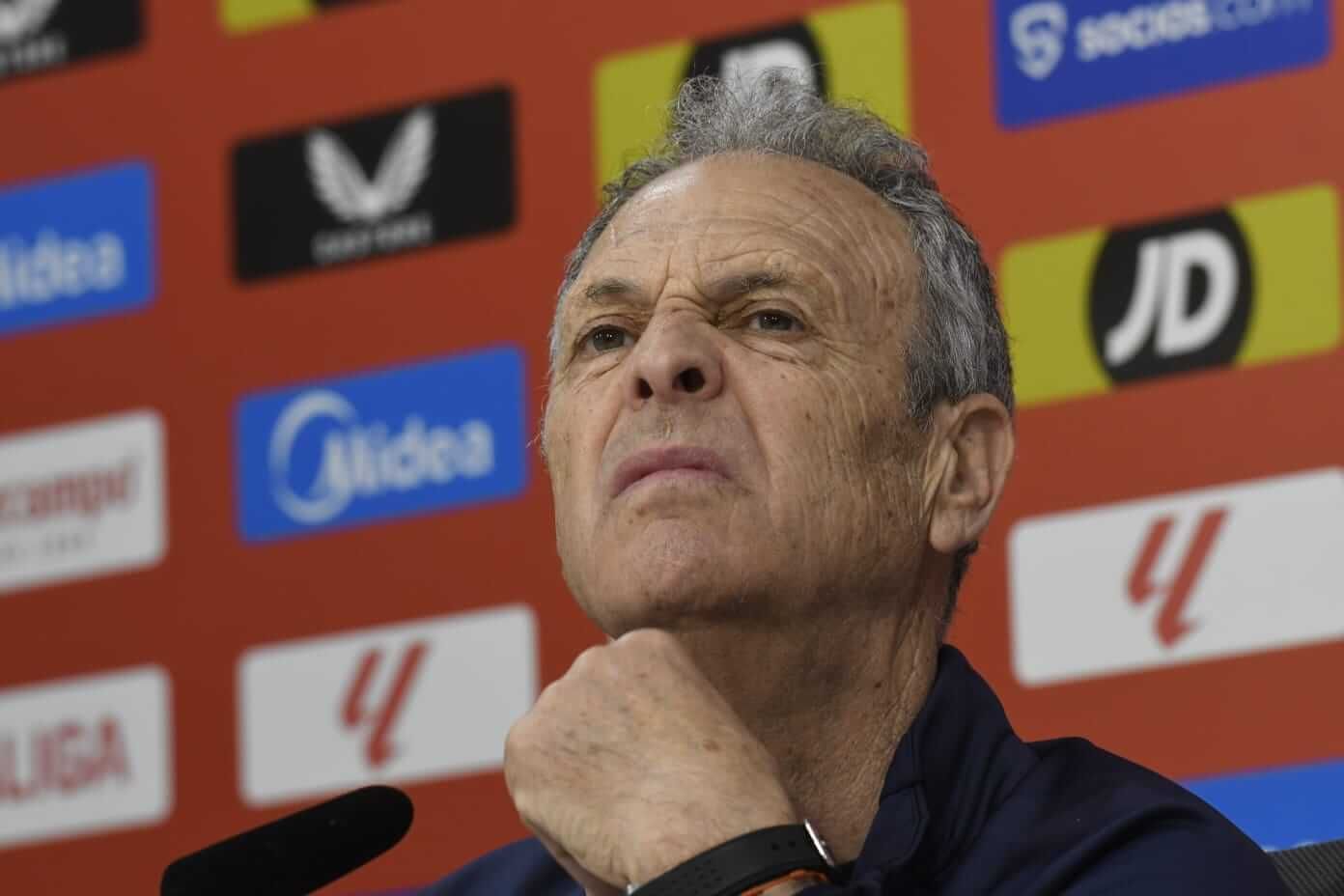 Joaquín Caparrós, en la rueda de prensa previa al partido ante Osasuna.