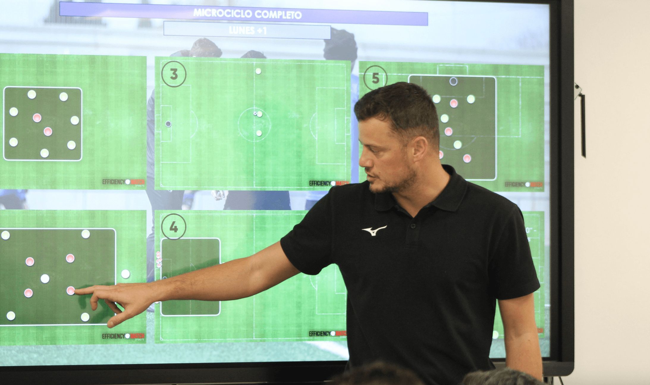  Oriol Riera, actual entrenador del CD Estepona, rival del Málaga en Copa.