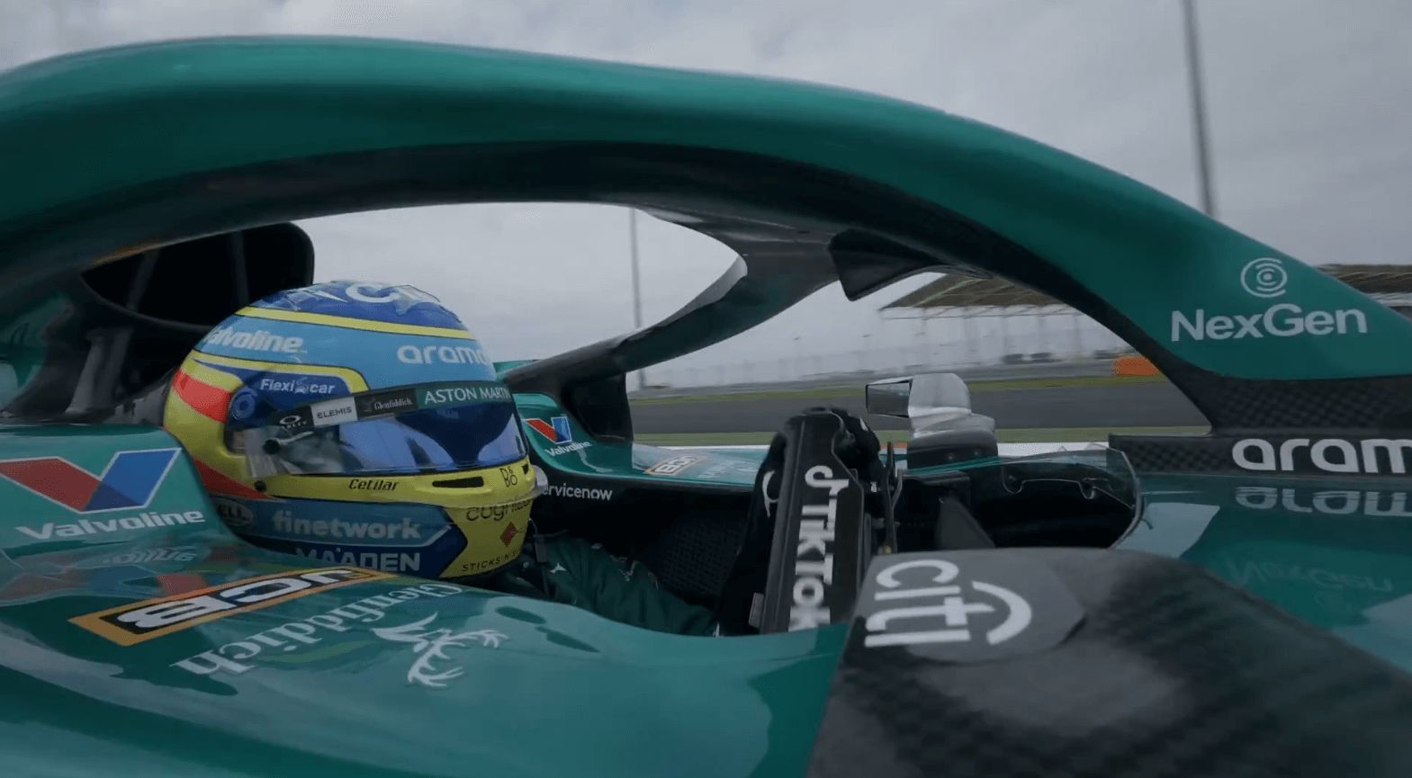 Cámara onboard de Fernando Alonso en el filming day de Bahréin ('X' Aston Martin)
