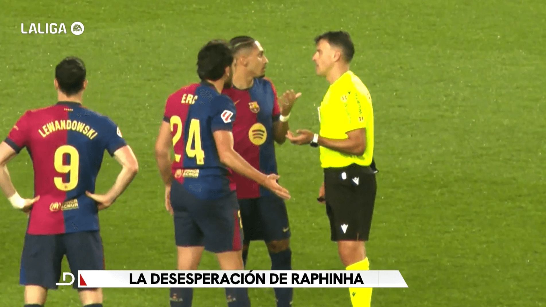  Raphinha protestando a Gil Manzano