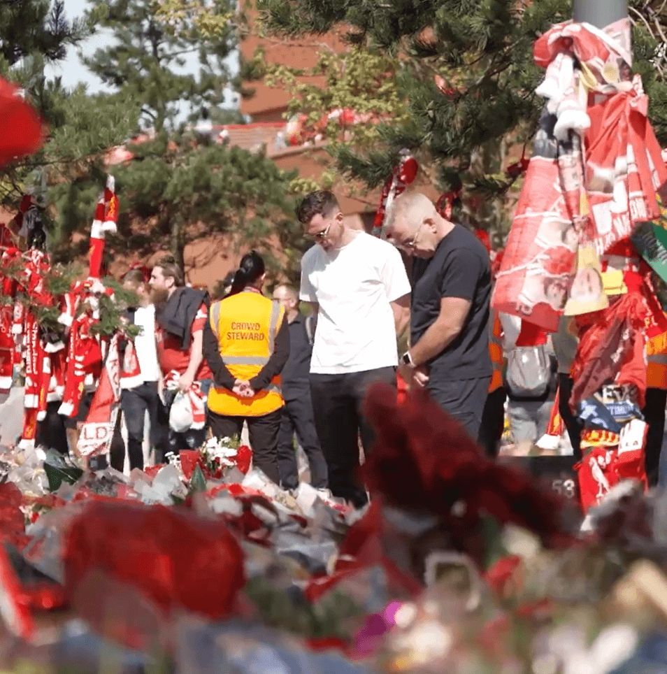 Andy Robertson, en el memorial de Diogo Jota ('X' Liverpool)