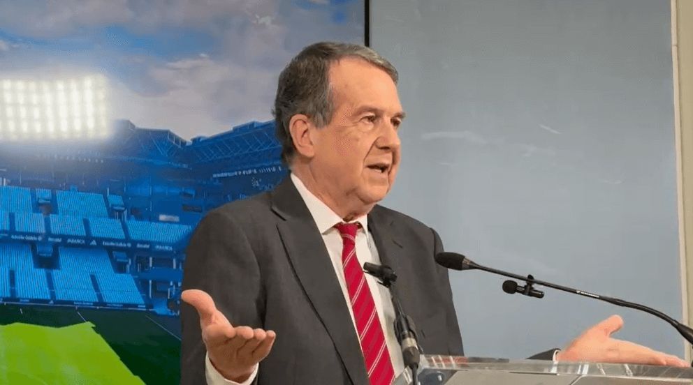  Abel Caballero, ante los medios.