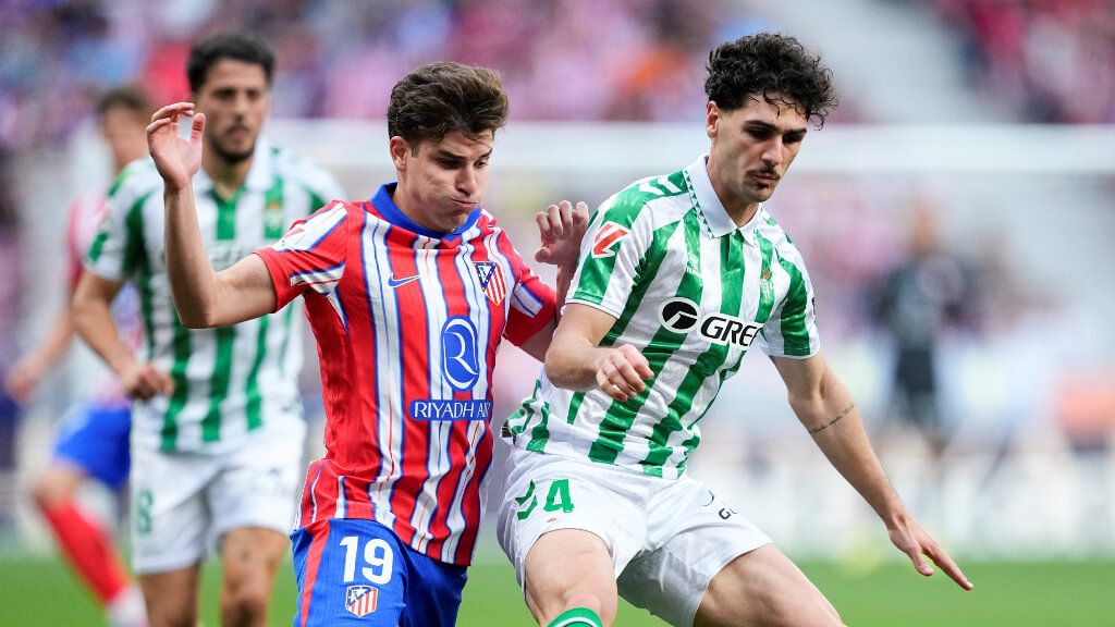 Johnny Cardoso y Juliá Álvarez en el Atlético de Madrid - Real Betis (Fuente: Europa Press)