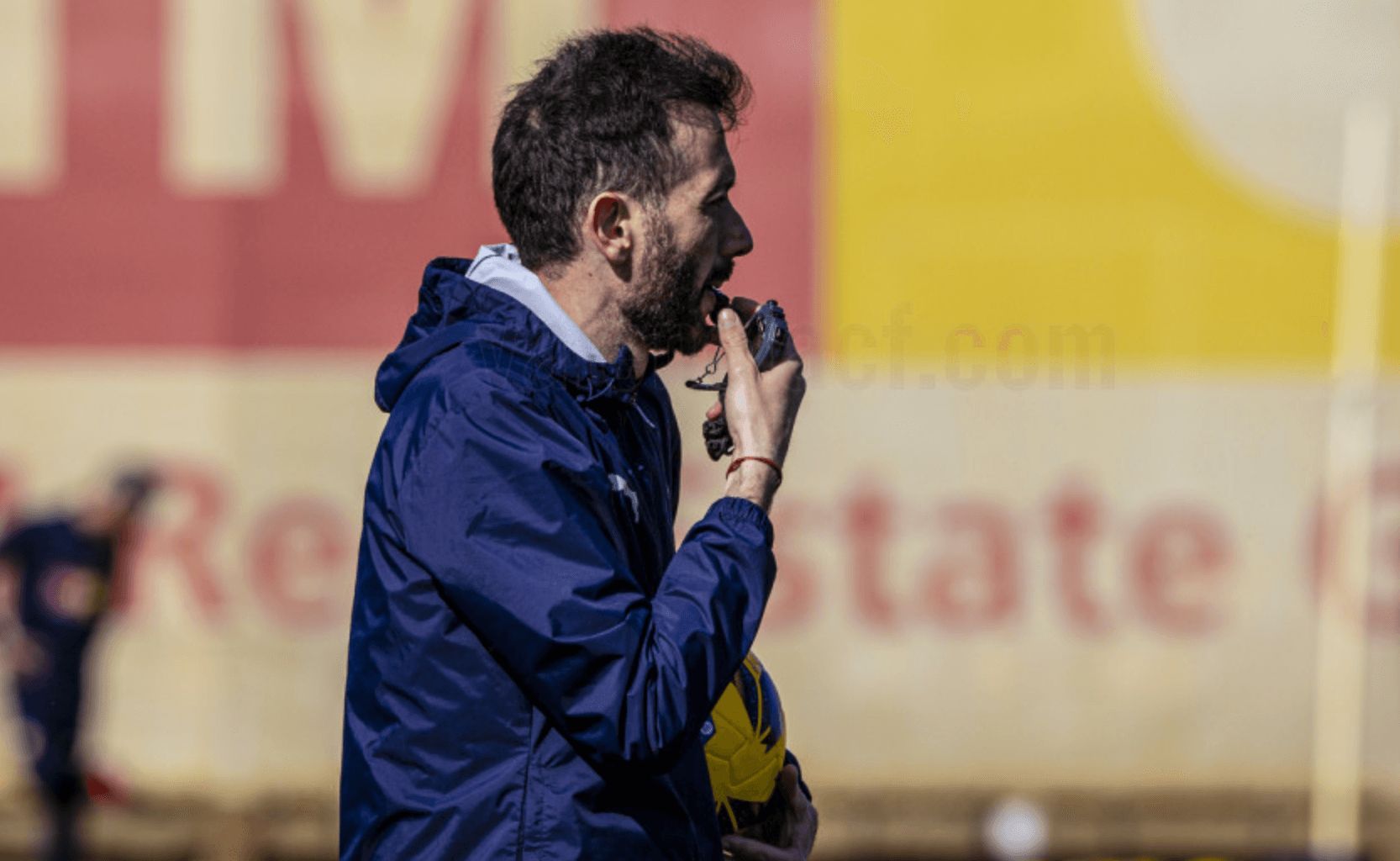 Carlos Corberán en el entrenamiento en el que Dimitri Foulquier volvió a tocar balón