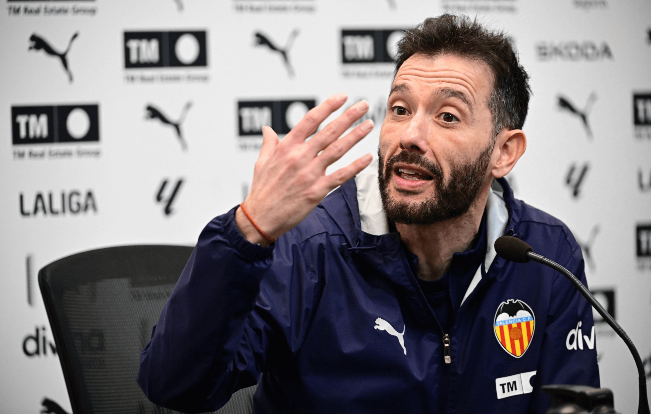  Carlos Corberán, en rueda de prensa.