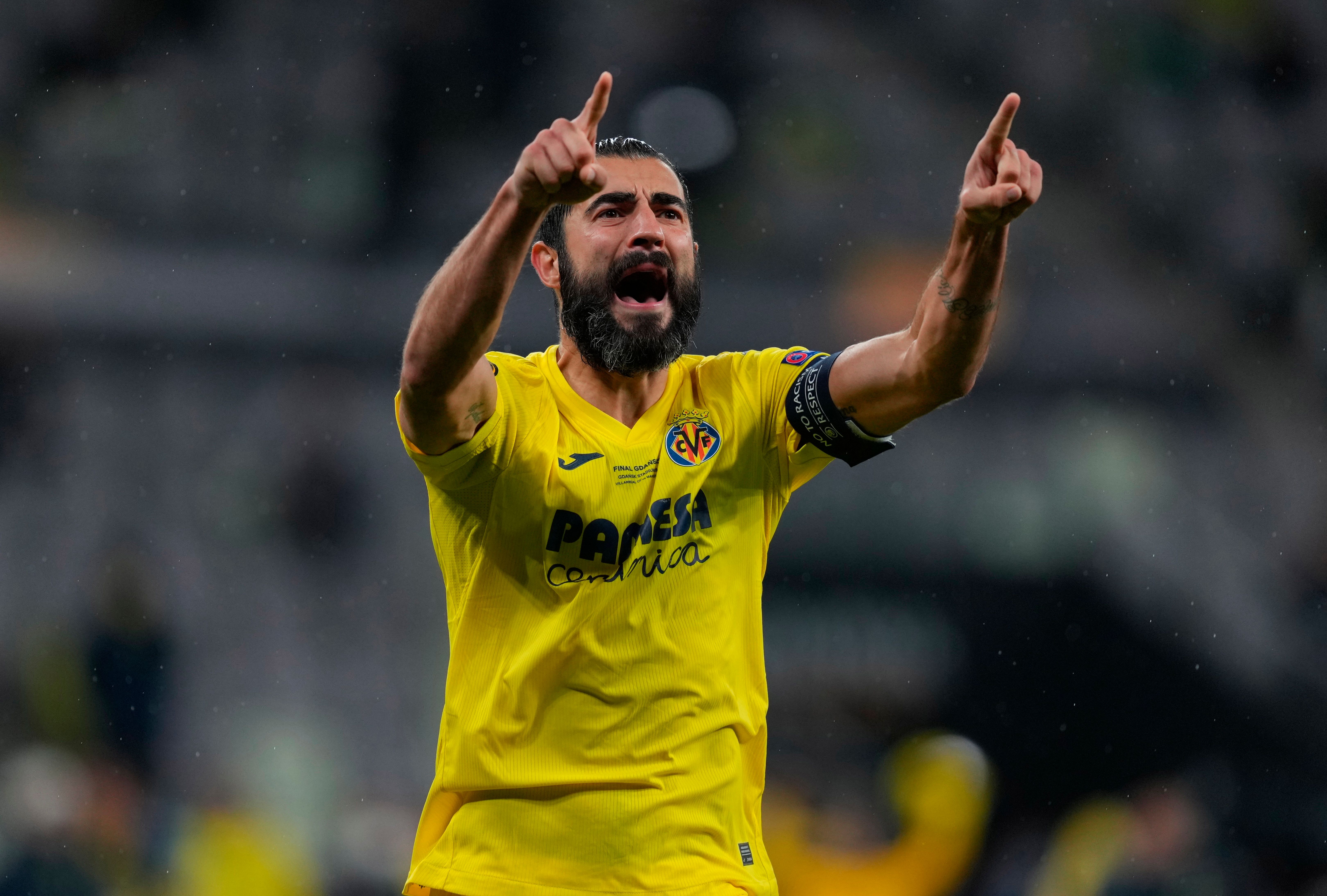 Albiol celebra el gol anotado de penalti en la final de la Europa League (FOTO: EFE).