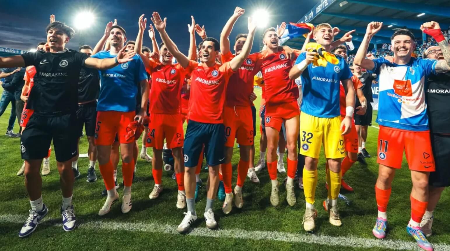Celebración del Andorra tras el ascenso a LALIGA HYPERMOTION.
