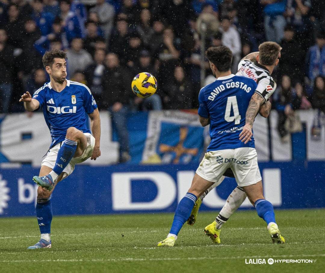 César de la Hoz, durante el Real Oviedo-Castellón.