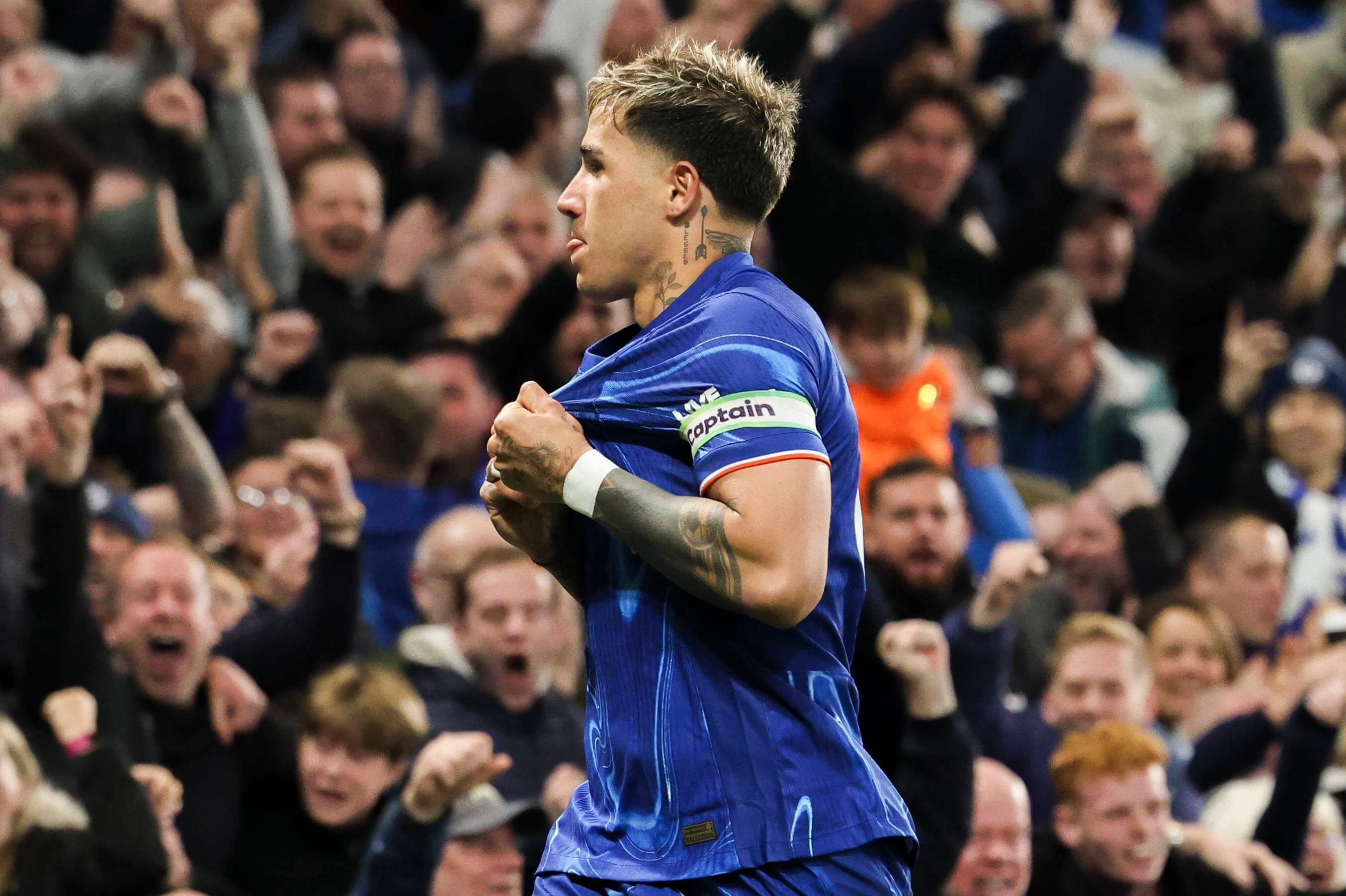  Enzo Fernández celebra su gol en el Chelsea-Tottenham.