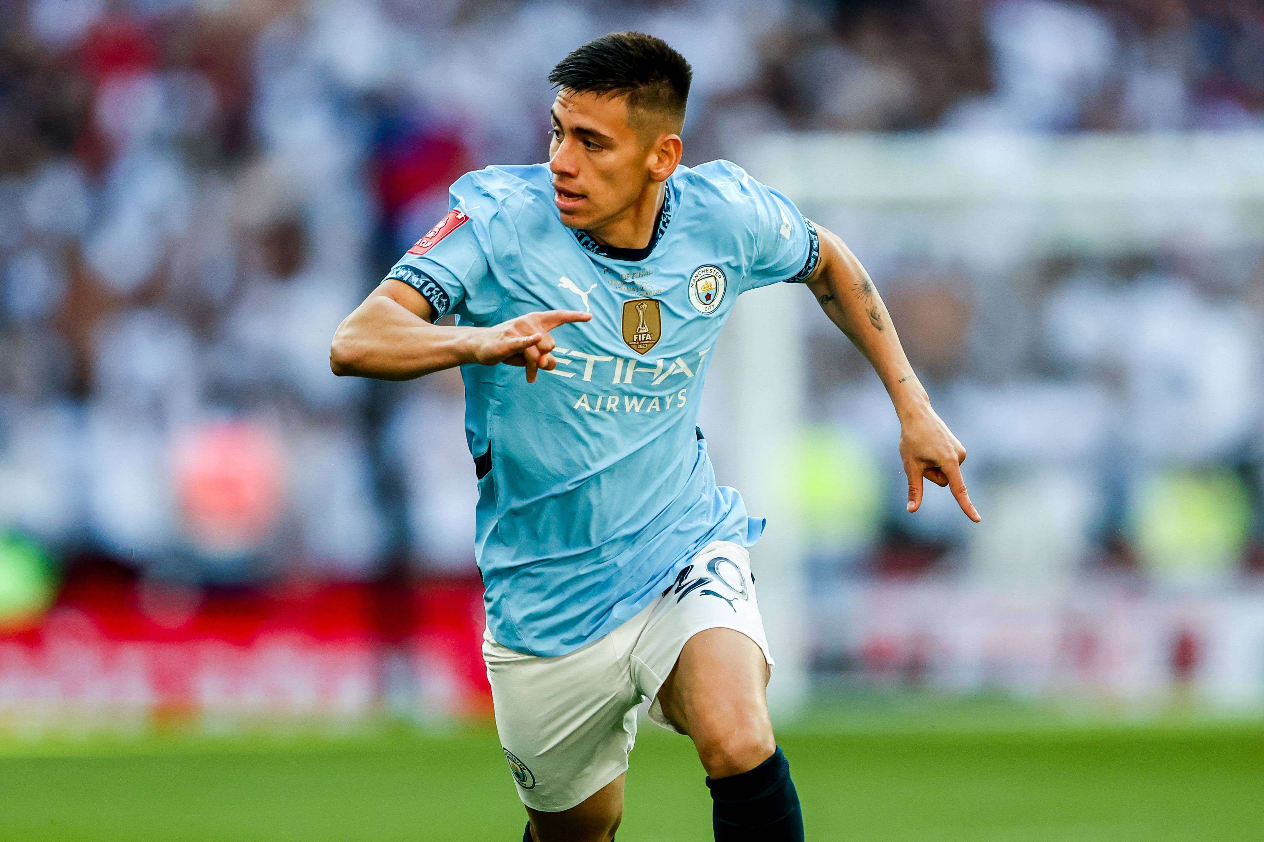 Argentina está sorprendida porque el salario de Franco Mastantuono es muy superior al de Claudio Echeverri.