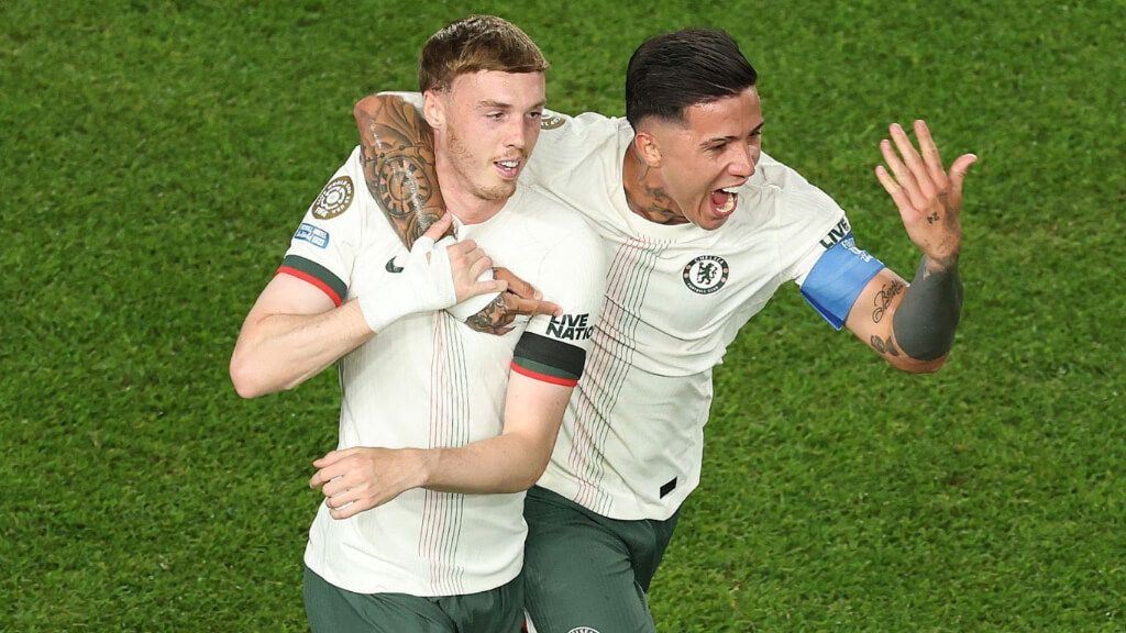  Cole Palmer y Enzo Fernández celebran el gol ante Palmeiras