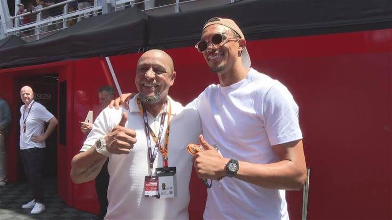  Roberto Carlos y Trent Alexander-Arnold (ElDesmarque)