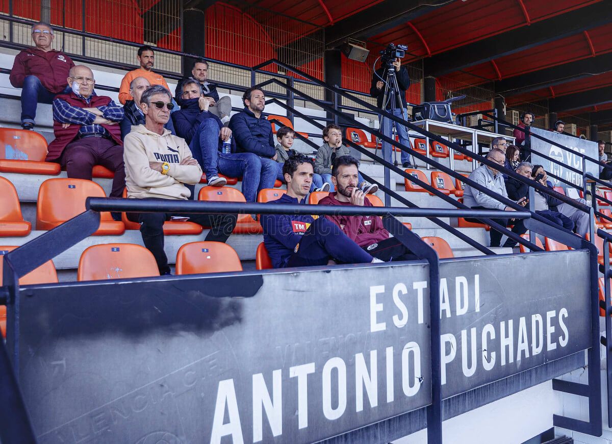  Corberán viendo al VCF Mestalla y el hat-trick de Warren Madrigal