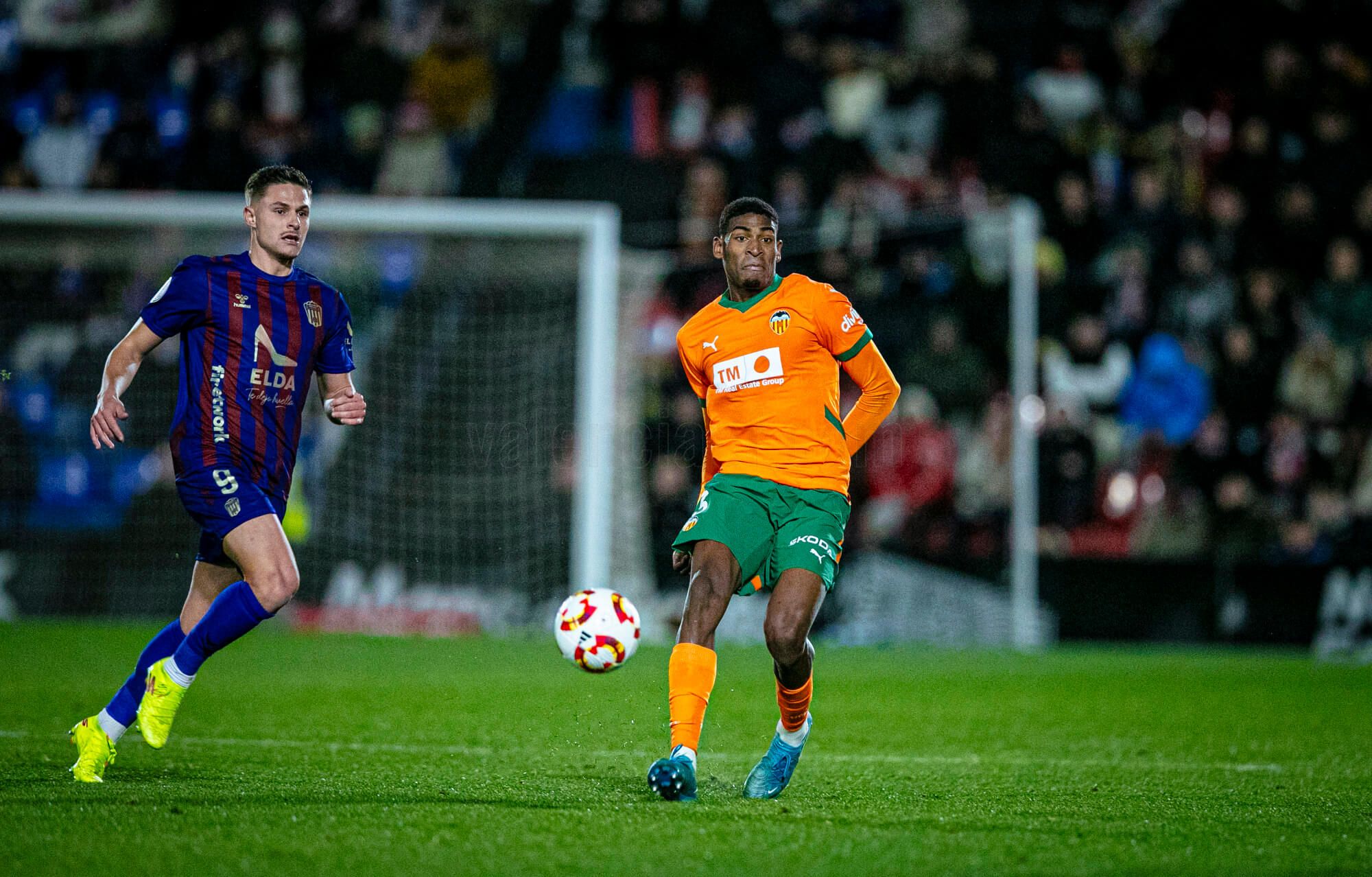  Cristhian Mosquera, ante el CD Eldense.