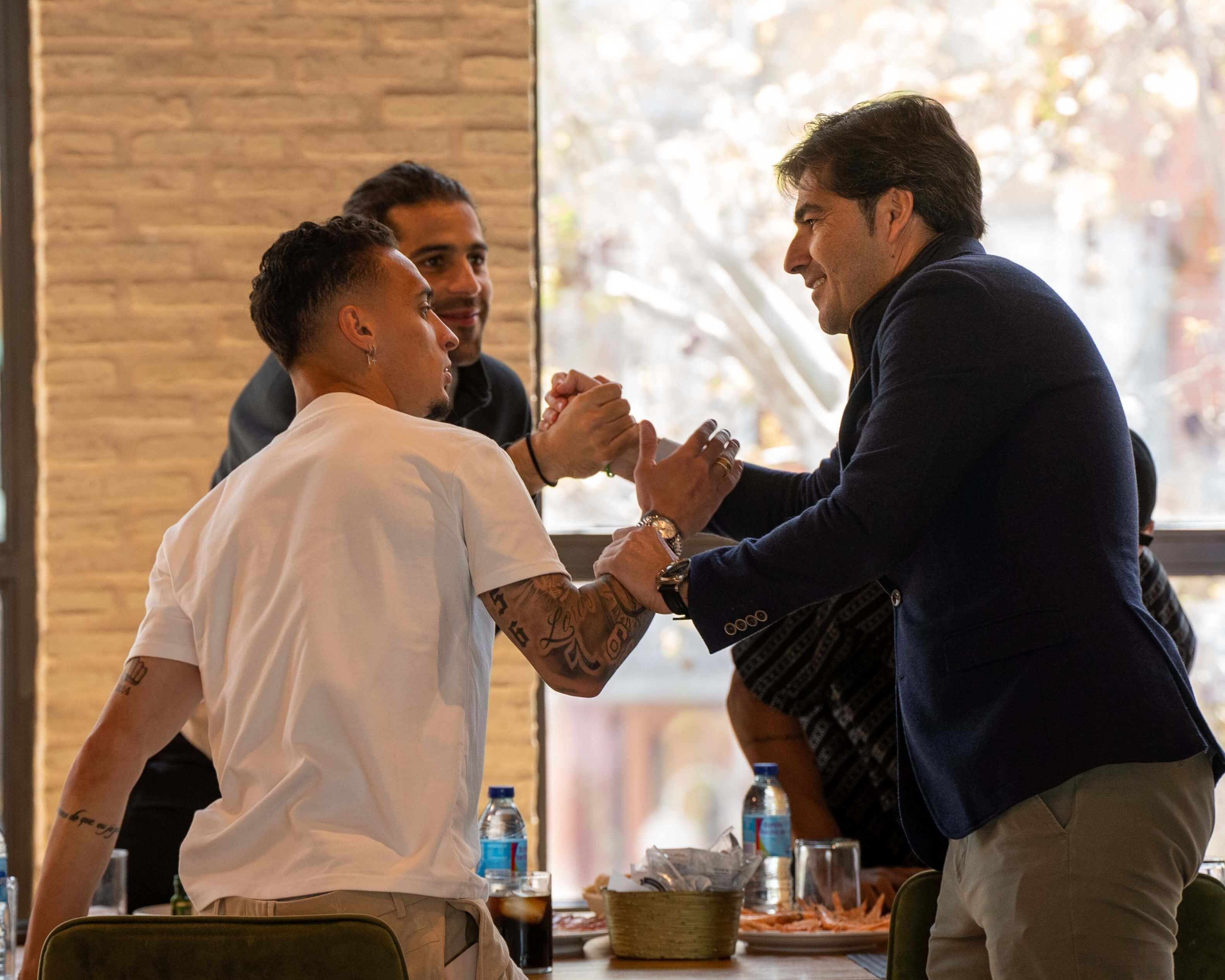Imagen de la plantilla del Real Betis durante la reunión.