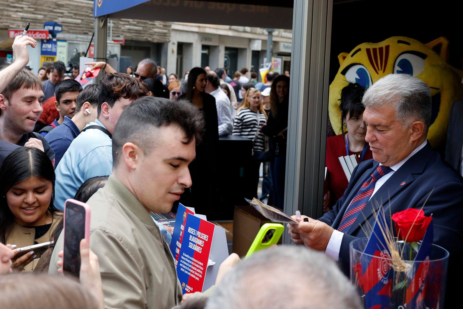 Joan Laporta en la Diada de Sant Jordi (EFE)