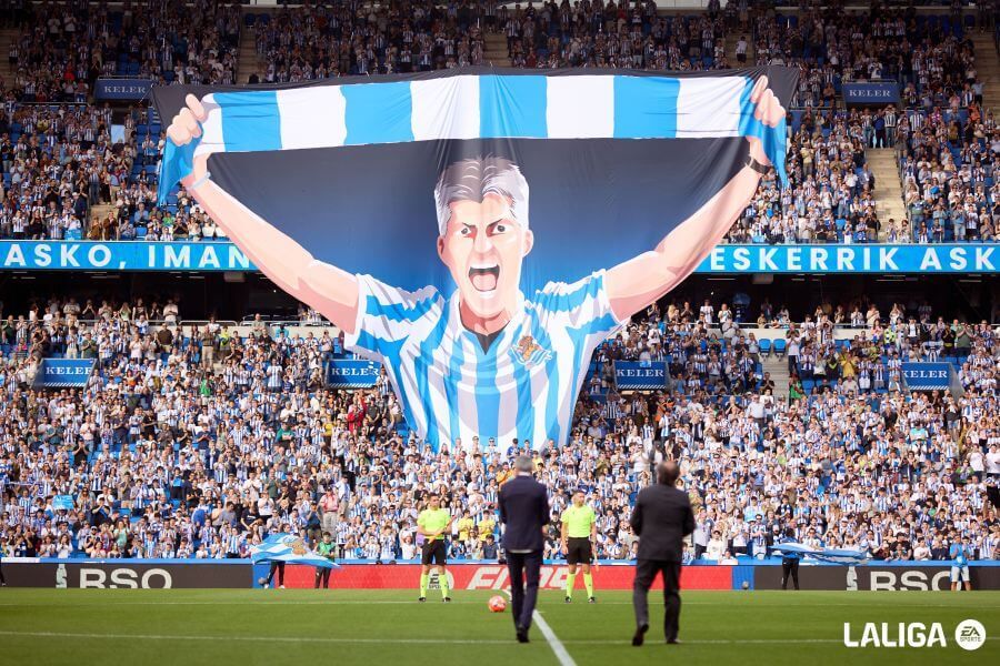  Tifo del Reale Arena en la despedida de Imanol.