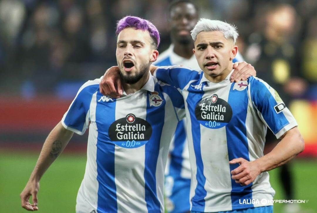 David Mella y Yeremay Hernández celebran un gol con el Deportivo esta temporada.