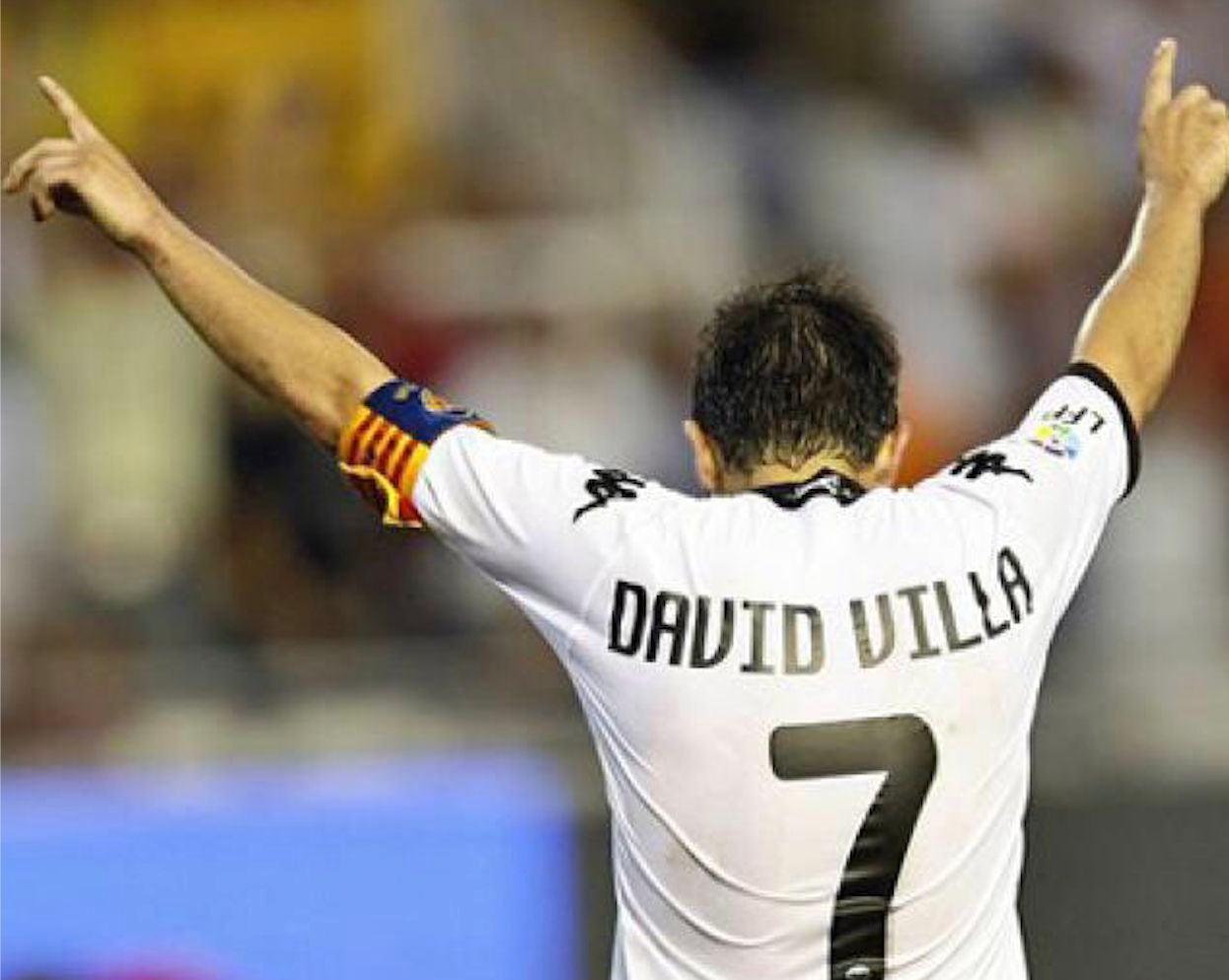  David Villa celebra un gol con el Valencia CF