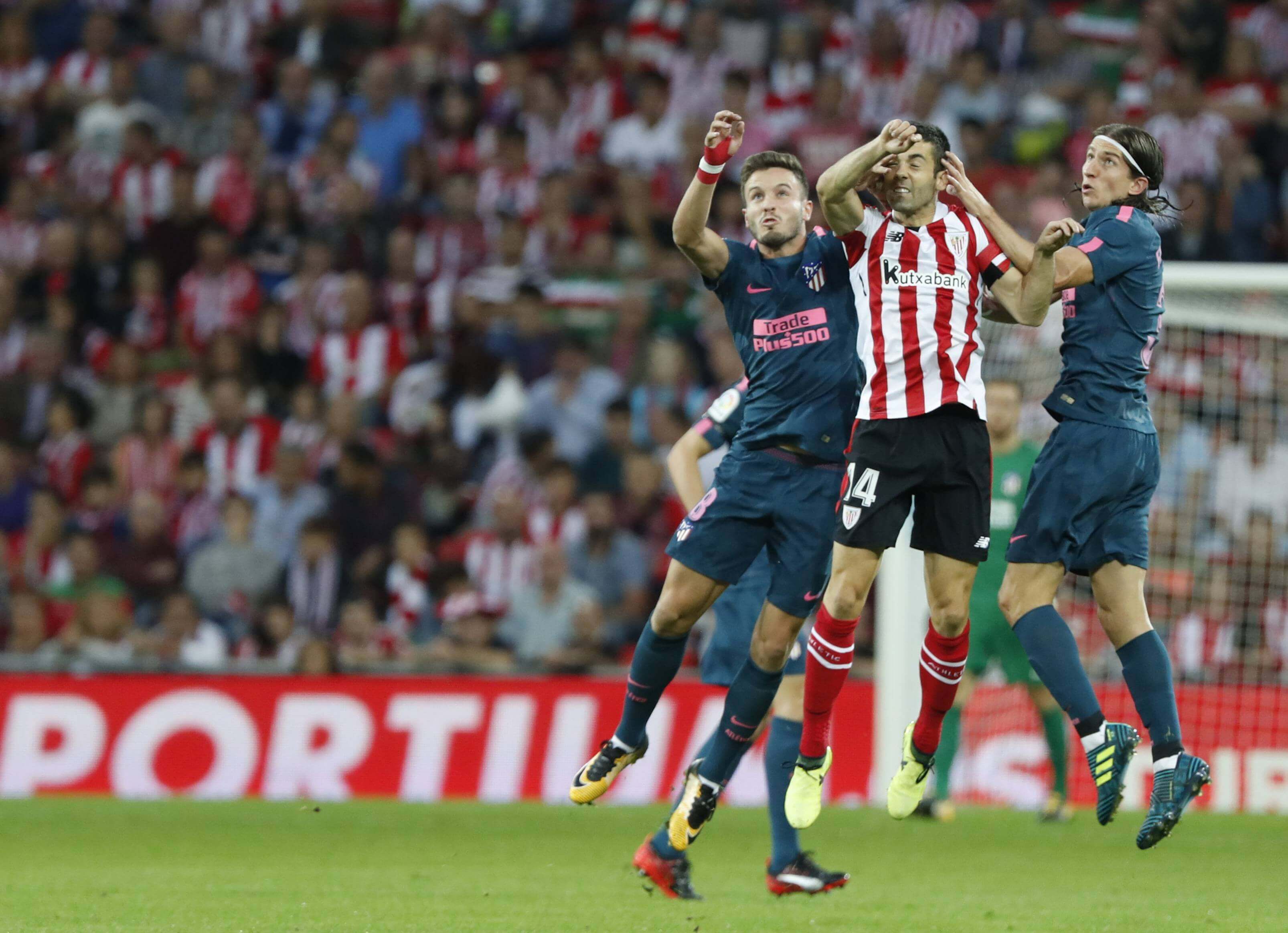  Filipe Luis y Saúl Ñíguez en San Mamés (Cordon Press)