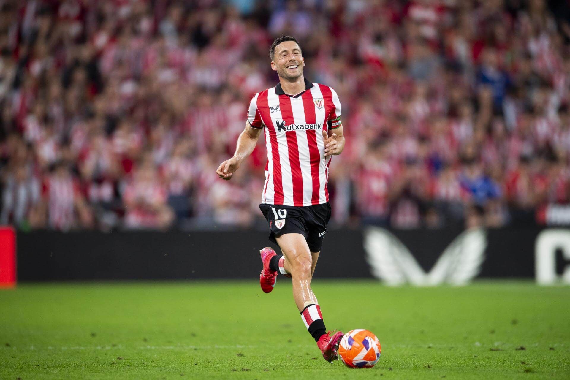 Oscar de Marcos en acción ante el Barça en San Mamés.