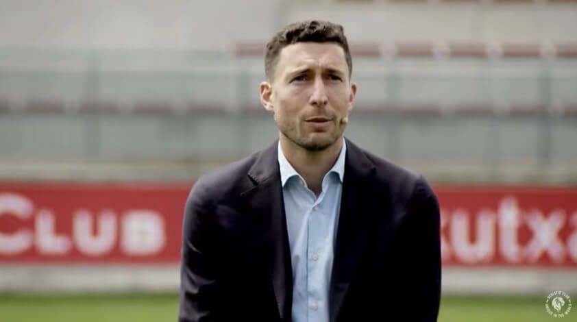  Óscar de Marcos, emocionado en su despedida del fútbol en Lezama.