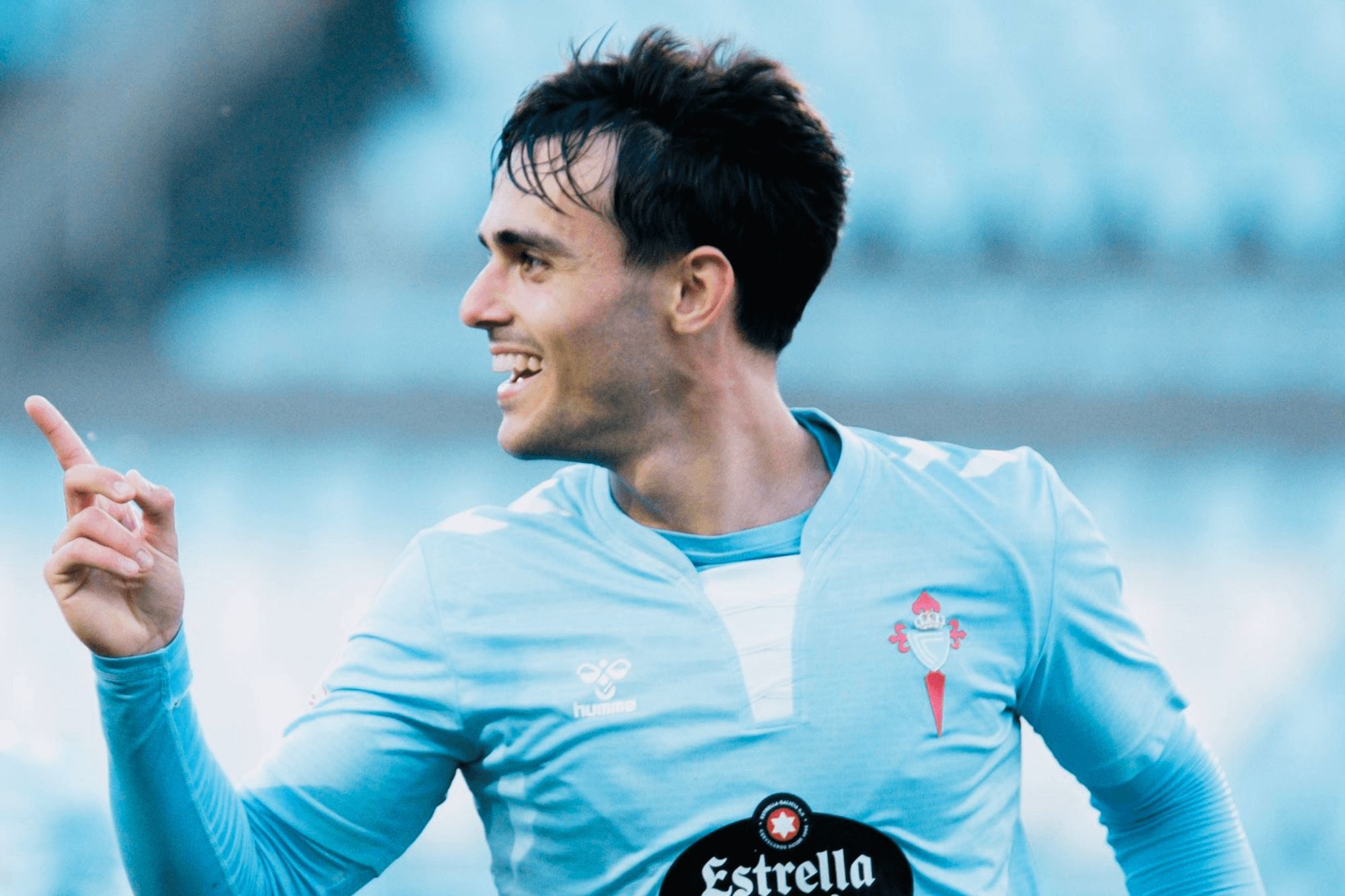  Miguel Román celebra su doblete ante Osasuna Promesas.