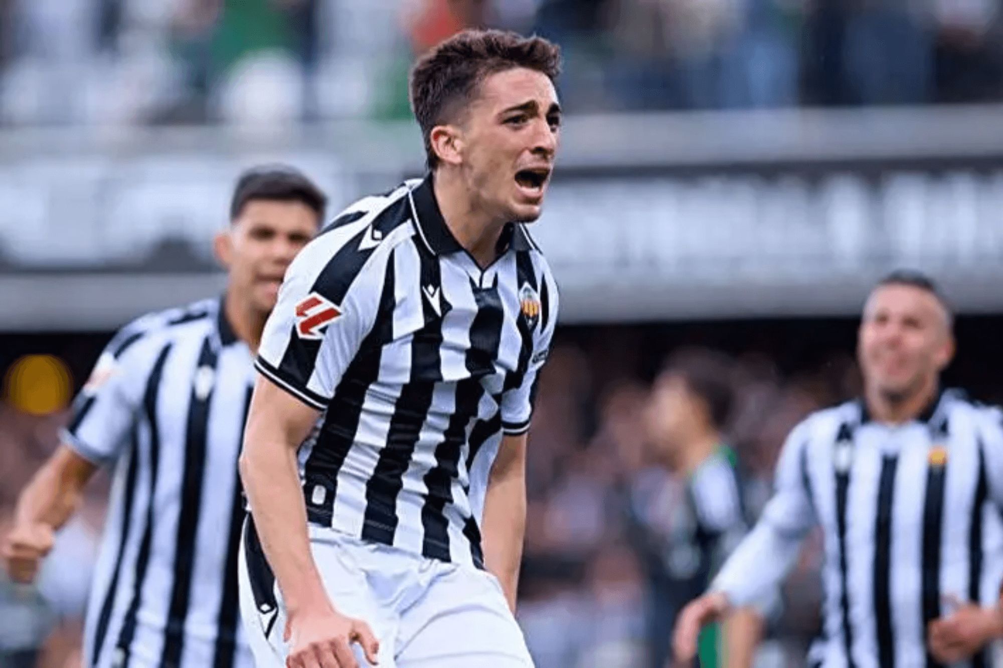  Álex Calatrava celebra un gol.