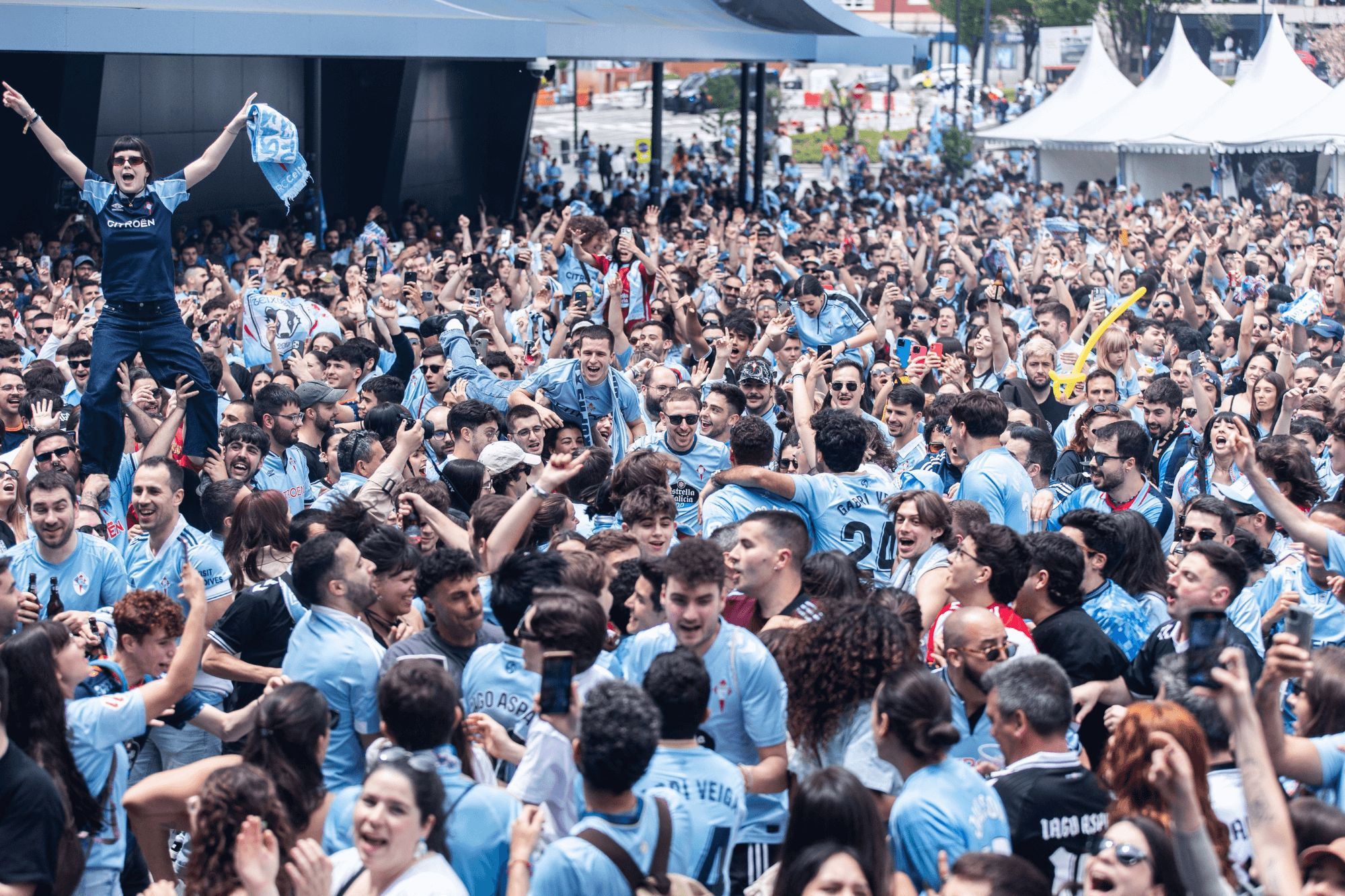  Miles de aficionados del Celta en Balaídos.