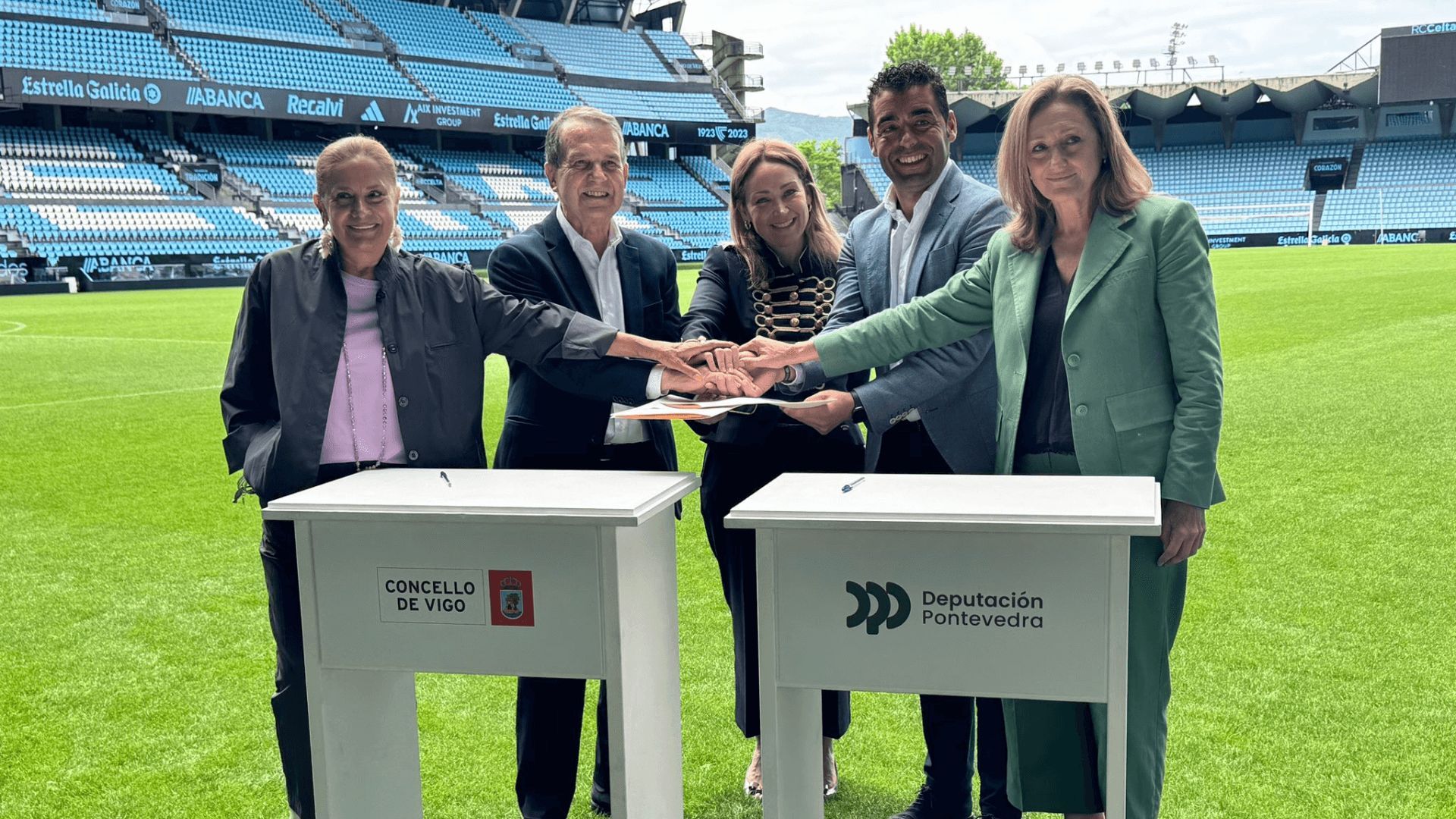  Firma del convenio de la grada de Gol.