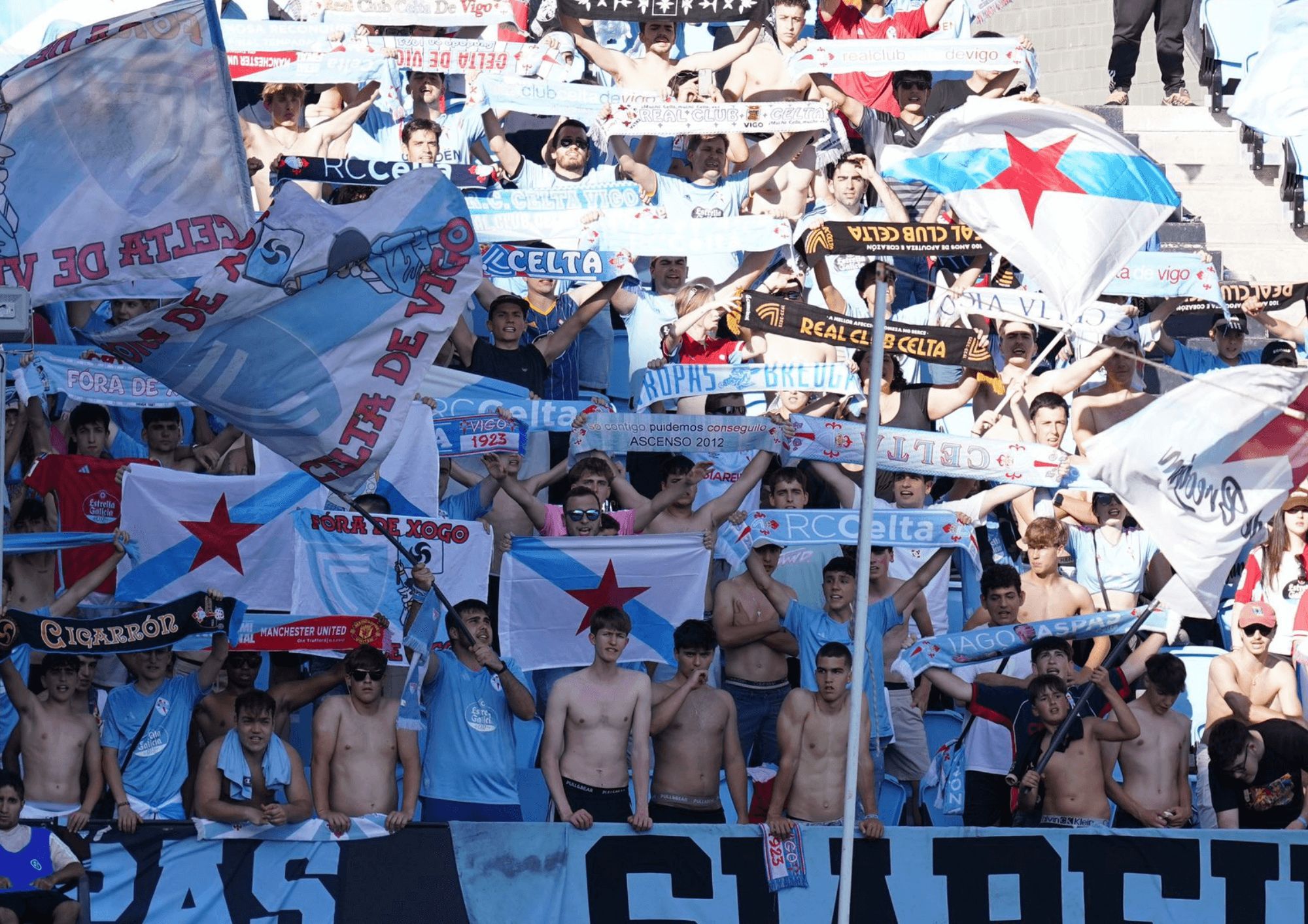  Aficionados del Celta en la Grada de Animación.