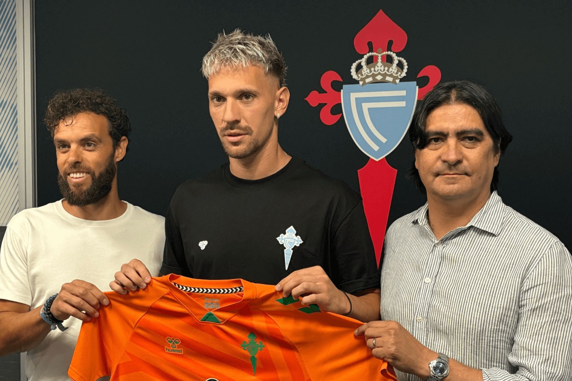  Andrei Radu en su presentación con el Celta.