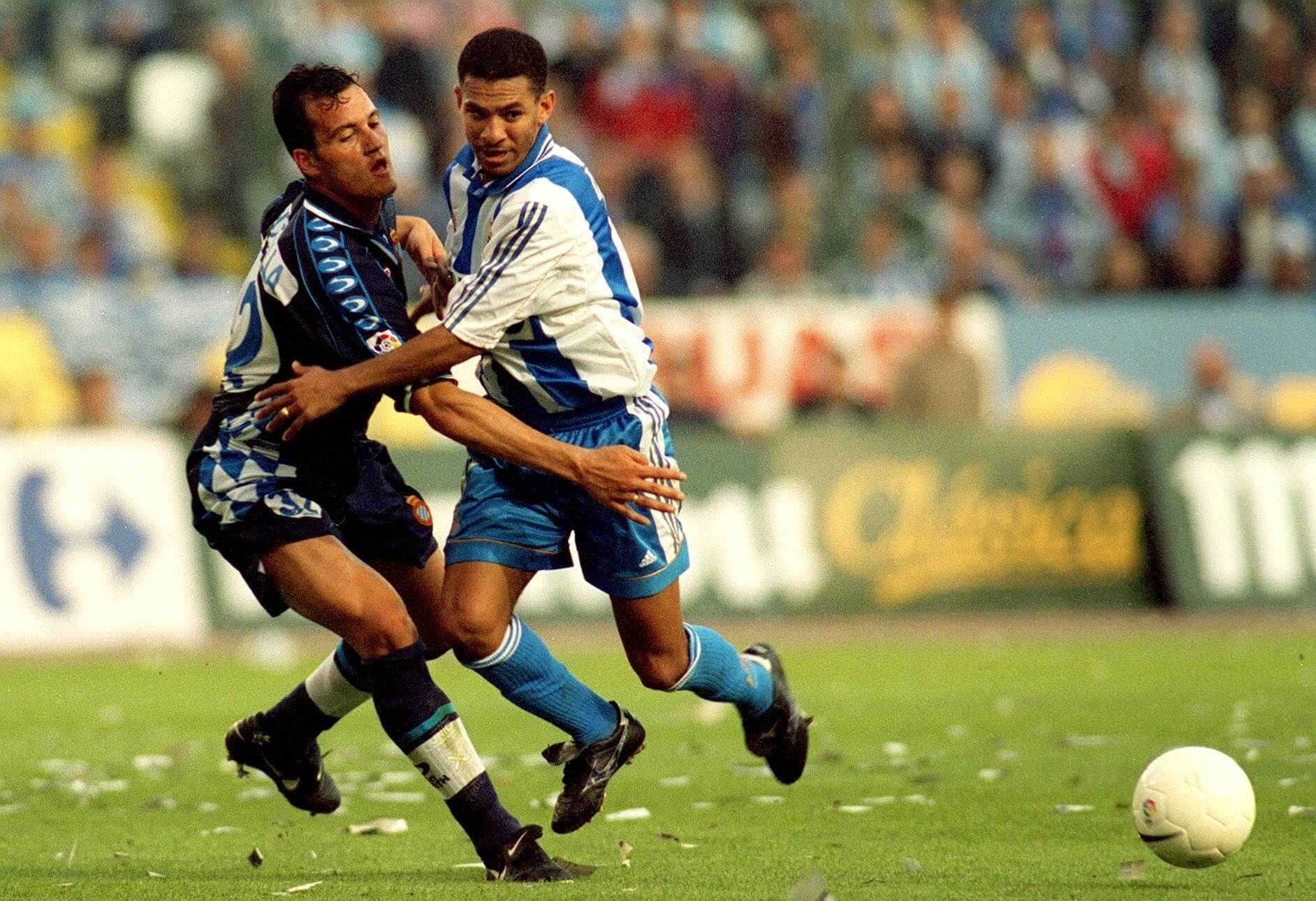  Djalminha durante un partido con el Dépor.