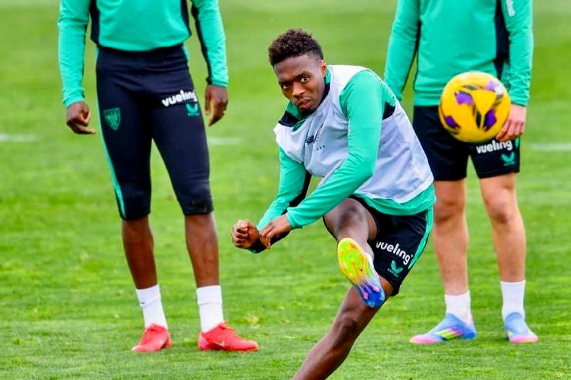 Plástico disparo de Álvaro Djaló entrenando en Lezama.