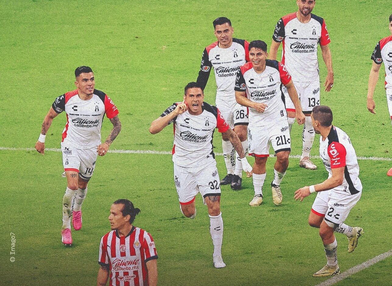  Celebración del gol de Djuka a Chivas de Guadalajara.