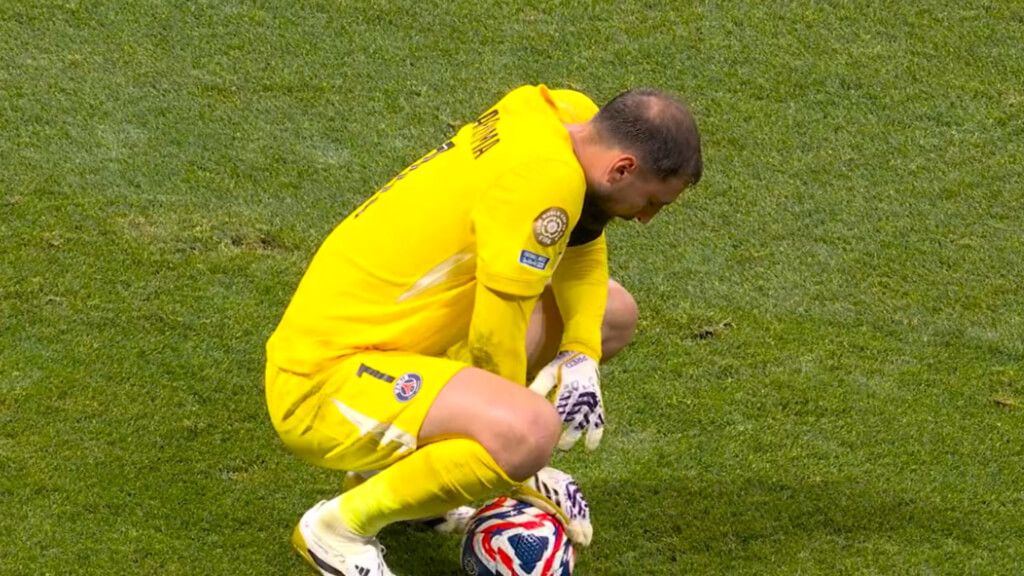 Santi Cañizares señaló que Donnarumma fue a por un balón dividido sin mala intención (Captura de 'DAZN')